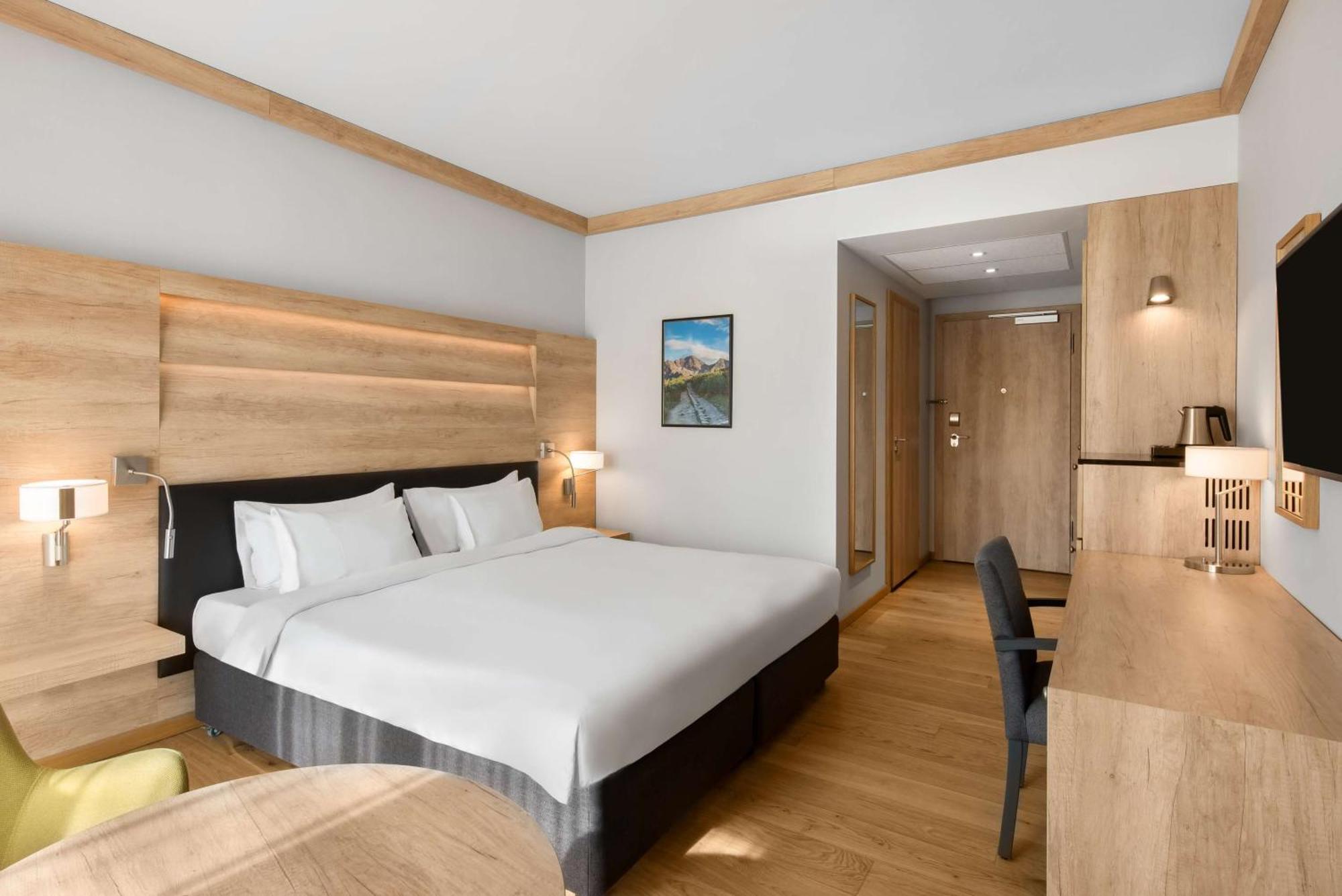 Superior Room,1545060841:JPEG